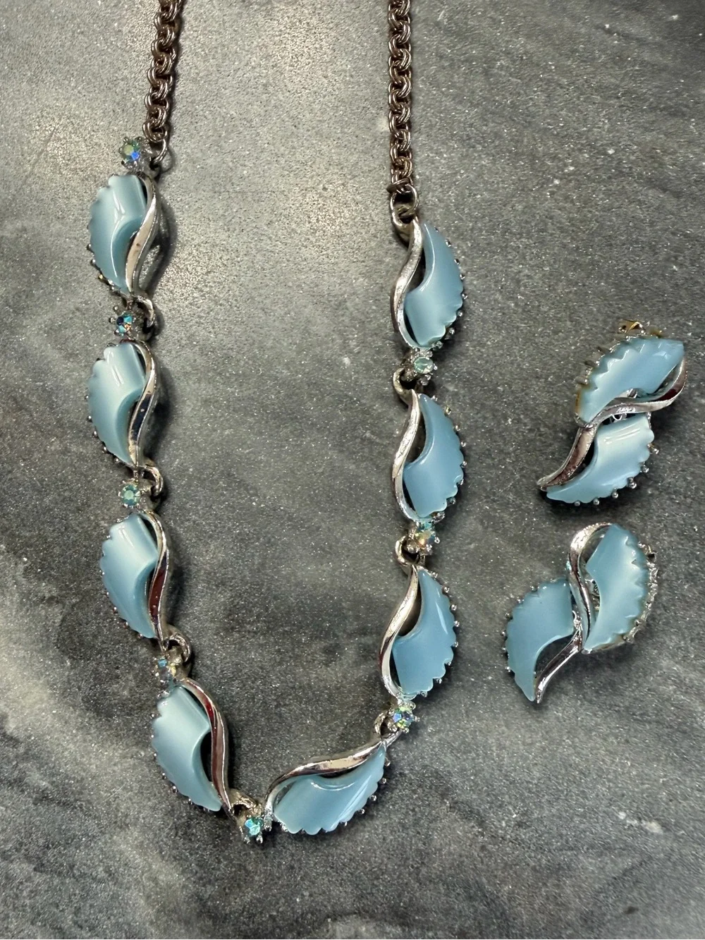 Vintage Baby Blue Thermoset Moonglow Lucite Necklace Clip on Earrings Set - Picture 3 of 10
